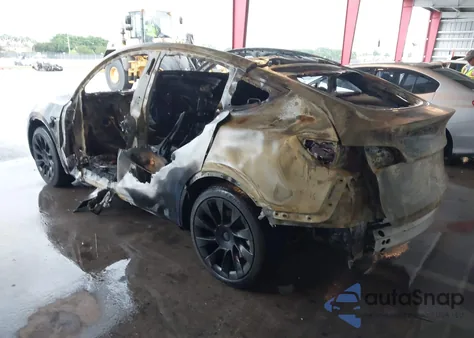 2021 Tesla Model Y Long Range Dual Motor All-Wheel Drive z USA, uszkodzony, nr VIN 5YJYGDEE5MF263019